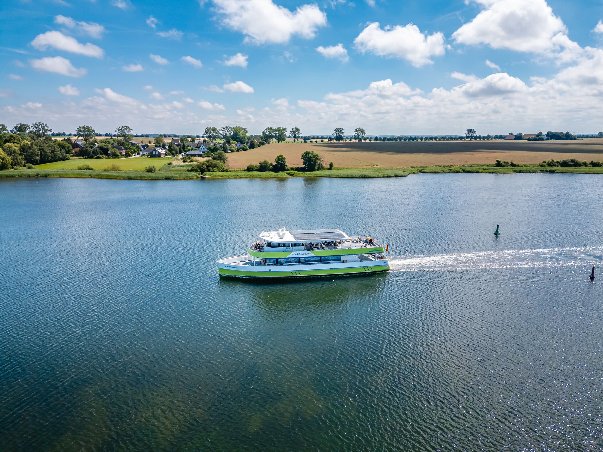 Fahrgastschiff ADLER natur aus der Luft