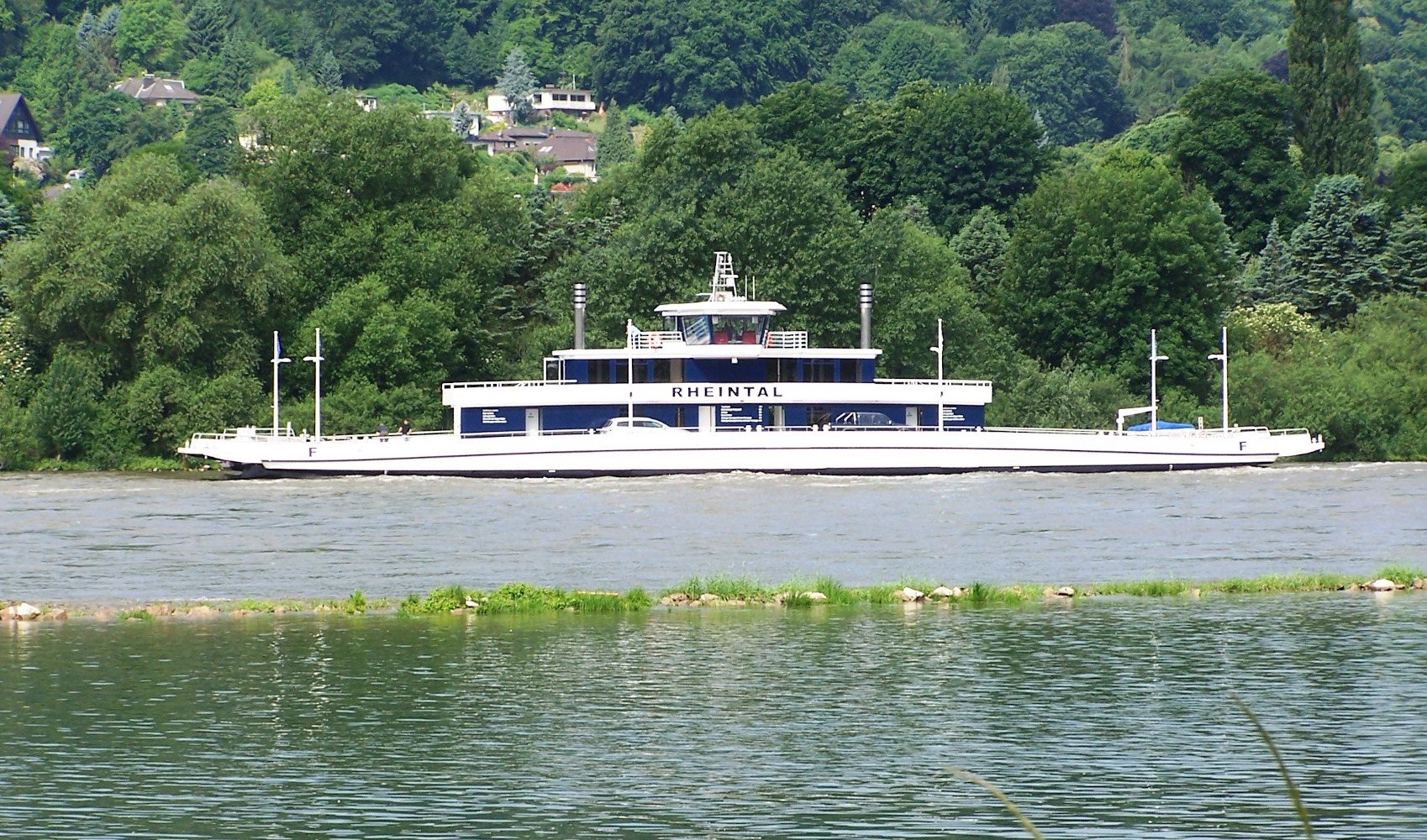 Autofähre Rheintal auf dem Rhein